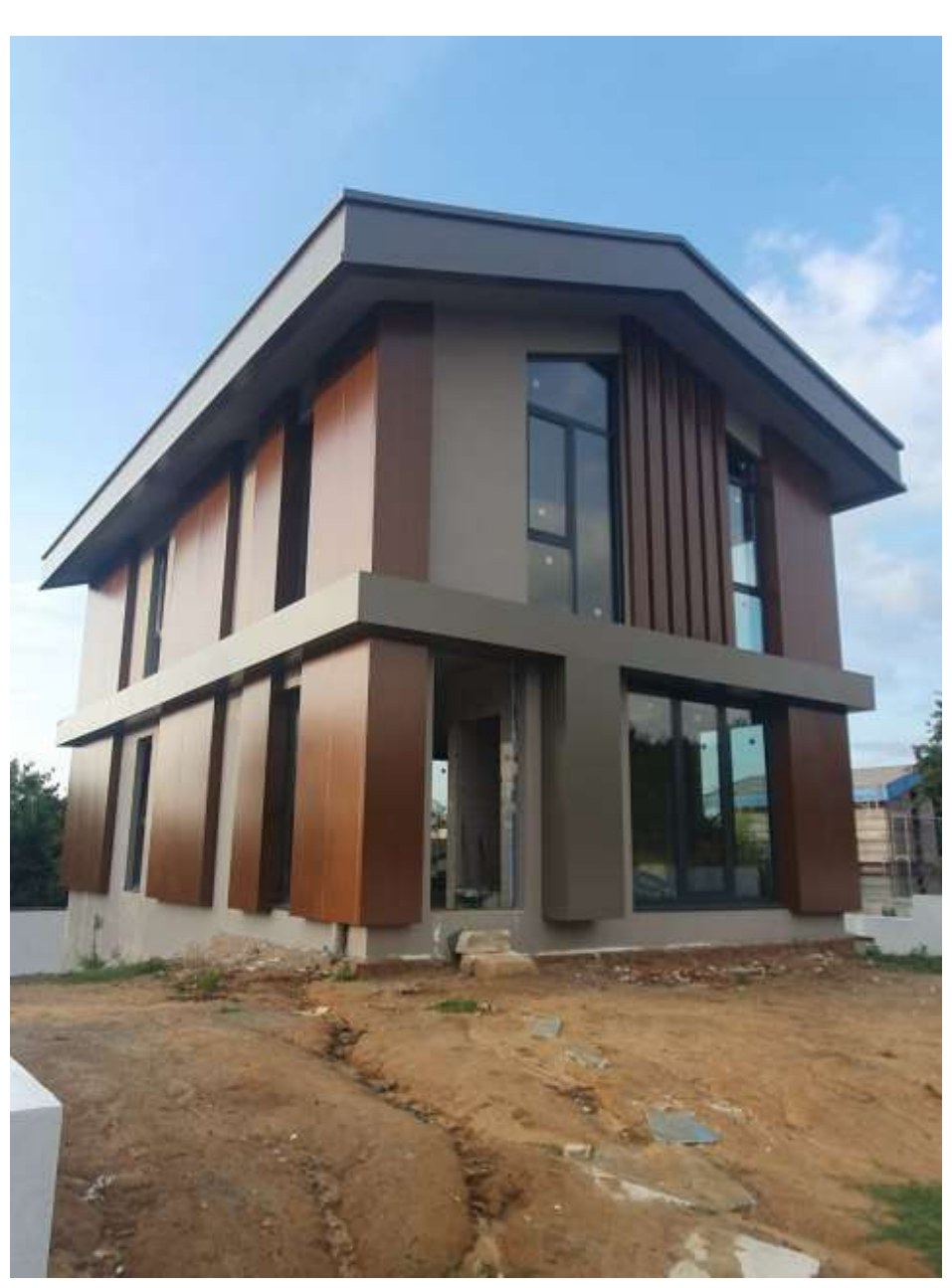 Riva 1390 parsel villanın ön cephe görünümü